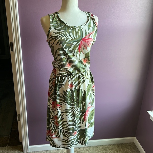 LuLaRoe Dresses & Skirts - Lularoe Summer tank Dress tropical palm red green leaves leaf size medium floral
